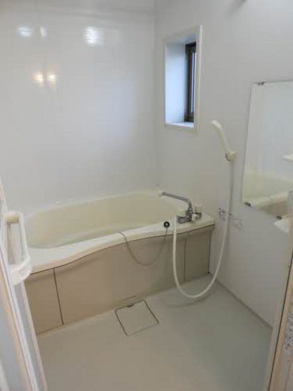 バス・シャワールーム　※別部屋の写真です