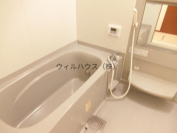 バス・シャワールーム　大きい浴槽！追い焚き付き！