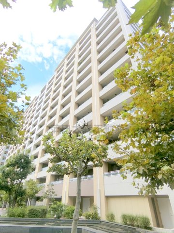 建物外観　2004年7月築　RC鉄筋コンクリート造地上13階建て総戸数