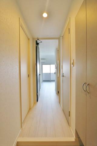 その他部屋・スペース　開放感のある玄関ですね