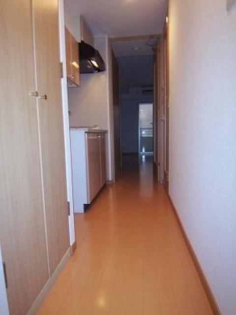 玄関　※別部屋の参考写真です。