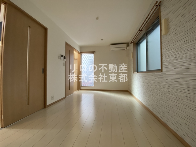 居室・リビング　２面採光なので、明るく風通しのよい過ごしやすいお部屋です♪