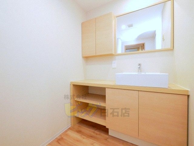 洗面設備　お洒落な洗面化粧台付きです♪