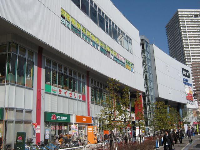 ショッピングセンター　ララテラス南千住（ショッピングセンター）まで366m