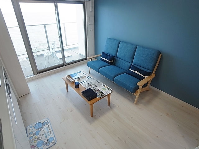 居室・リビング　お部屋の中にいても海が見えますね
