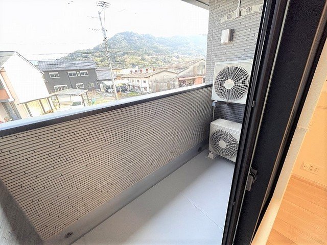 バルコニー　開放的で明るい空間を演出してくれるバルコニーです