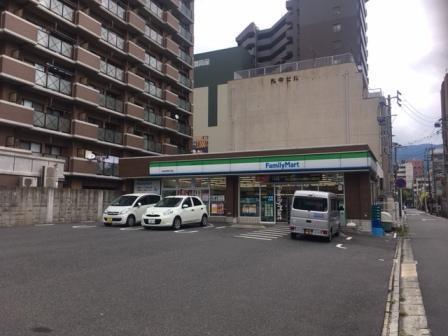 コンビニ　ファミリーマート小倉片野4丁目店（コンビニ）まで290m