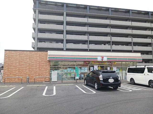 コンビニ　セブンイレブン守山吉身5丁目店（コンビニ）まで550m