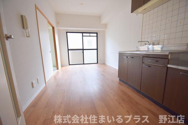 センチュリー壱番館の居間写真