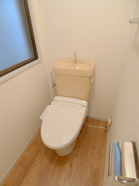 地下鉄鶴舞線 御器所駅 徒歩7分 4階建 築34年のトイレ写真