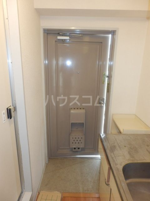 ビラ三秀植田の玄関写真