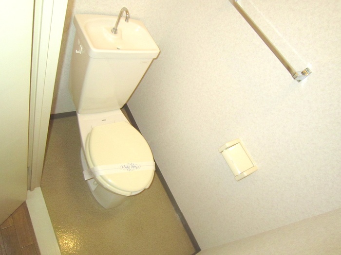 リベラル・ワタドのトイレ写真