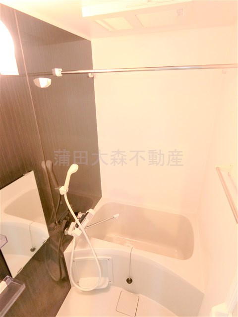バス・シャワールーム　浴室乾燥機付きのバスルーム　お風呂