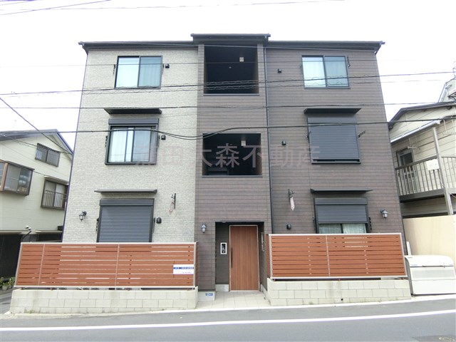 建物外観　2019年12月築　木造地上3階建て総戸数9戸オートロック宅