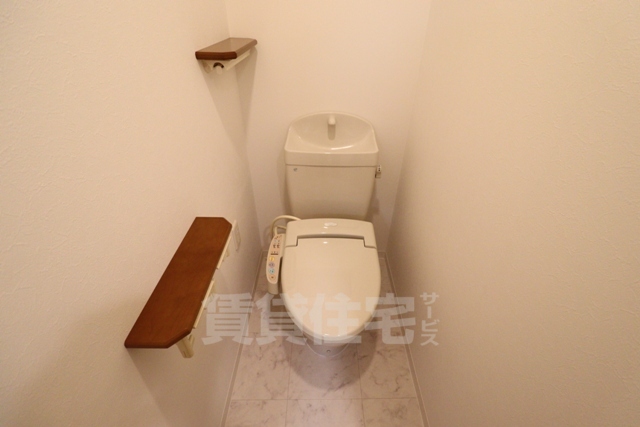 地下鉄御堂筋線 中津駅 徒歩7分 10階建 築22年のトイレ写真