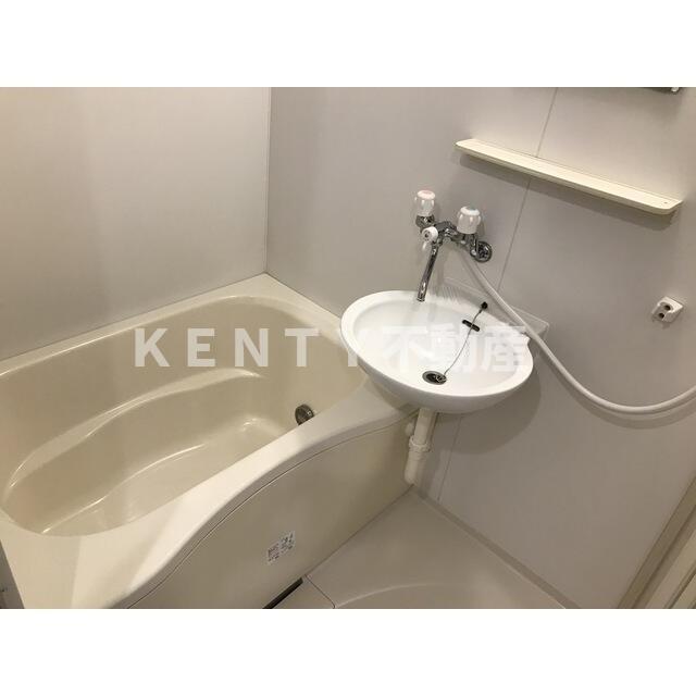 バス・シャワールーム　コンパクトで使いやすいお風呂です