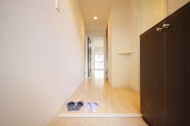 玄関　２Ｂの写真を使用しています。