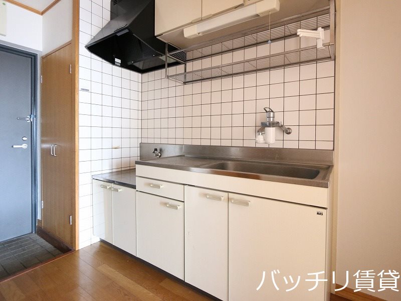 キッチン　別号室の画像。現況を優先します。