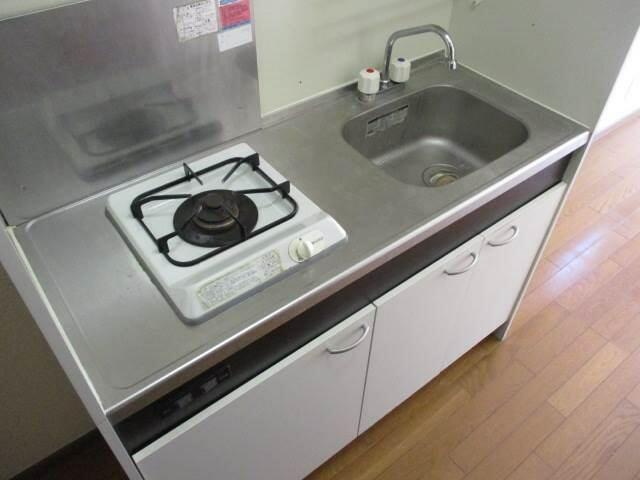 キッチン　同アパートの別部屋です