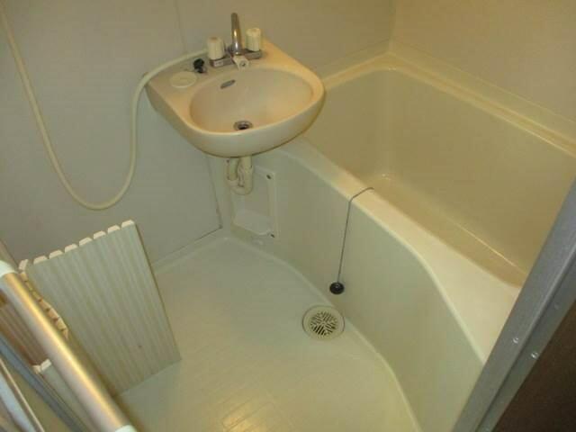 バス・シャワールーム　同アパートの別部屋です