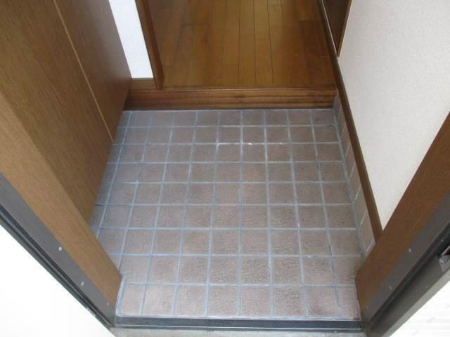 玄関　同アパートの別部屋です
