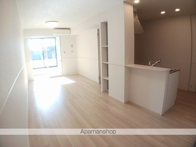 リード Y’s Aの居間写真