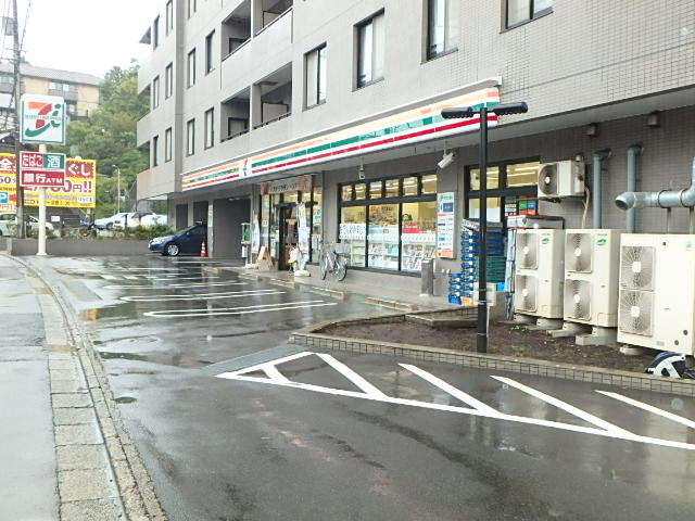 コンビニ　セブンイレブン富岡東４丁目店（コンビニ）まで250m