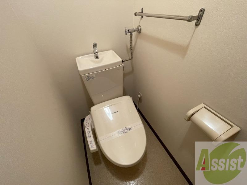 トイレ　こちらはトイレです。清潔感があり、安心して使用できます。