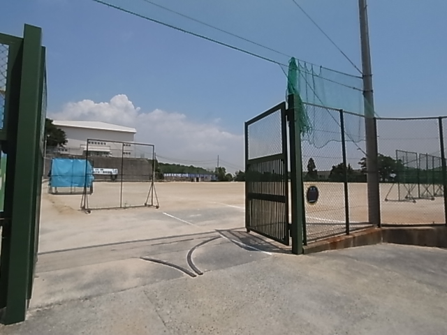 中学校　神戸市立長峰中学校（中学校）まで409m