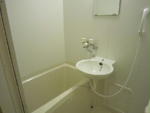 バス・シャワールーム　浴室乾燥機が付いています。バストイレ別。