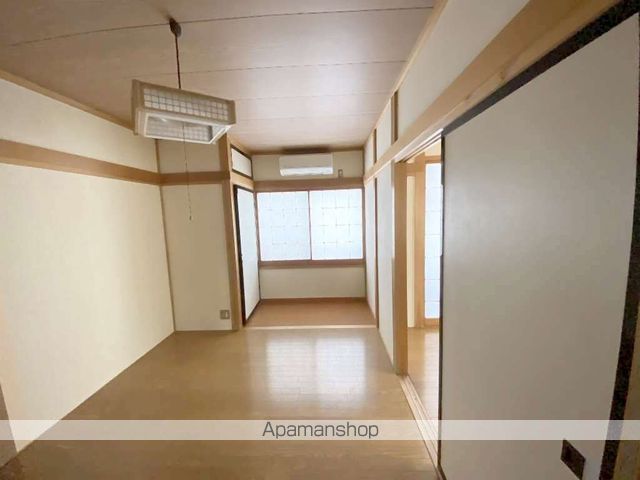 小野アパートの居間写真