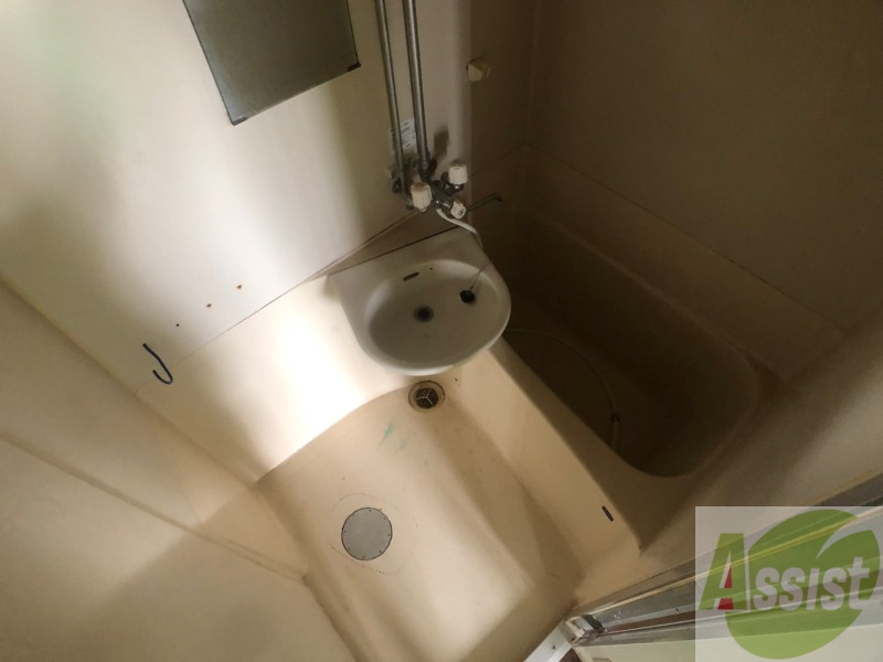 バス・シャワールーム　お風呂になります。一日の疲れはこちらで癒してくださいね。