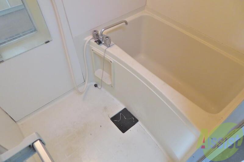 バス・シャワールーム　足がのばせて、のんびりできますね。