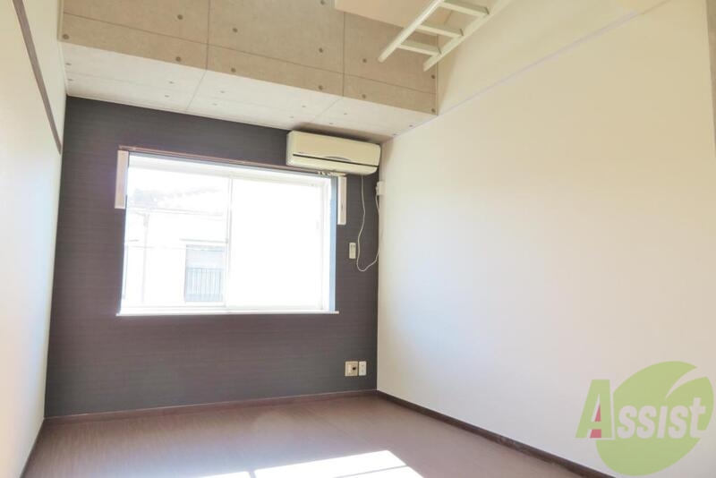 居室・リビング　オシャレなお部屋で、明るくて住みやすいですね。