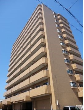 ライオンズマンション本町の建物外観