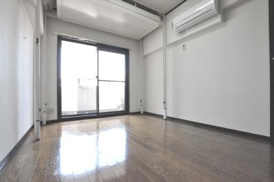 居室・リビング　室内