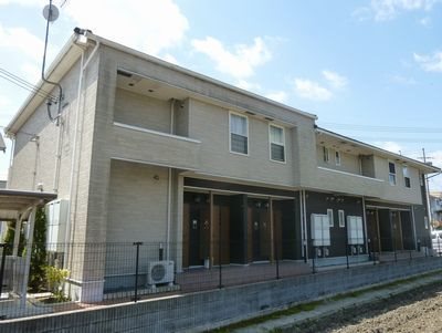 神崎郡市川町西川辺のアパートの建物外観