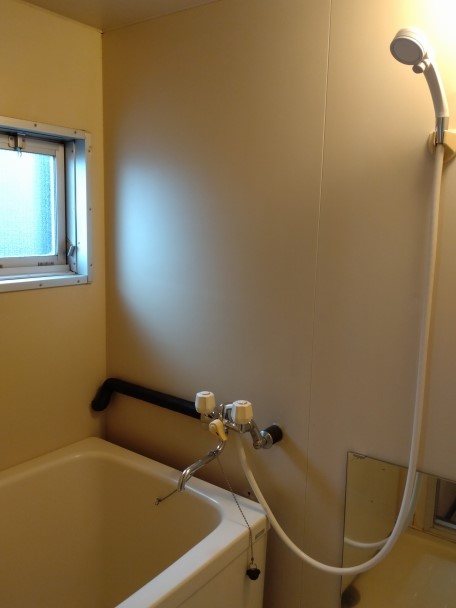 バス・シャワールーム　窓のある浴室