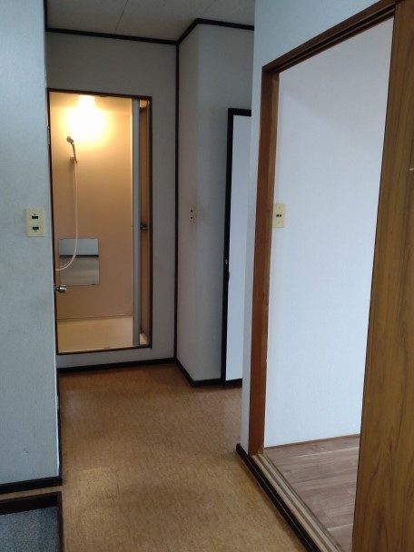 その他部屋・スペース　キッチンから浴室