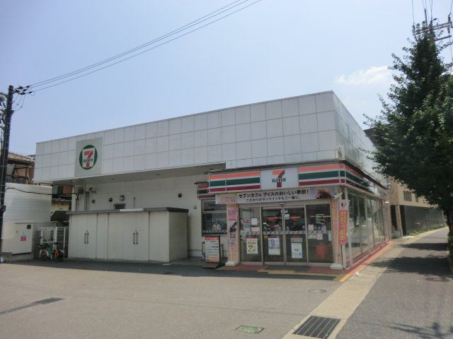 【京都市西京区牛ケ瀬新田泓町のアパートのコンビニ】