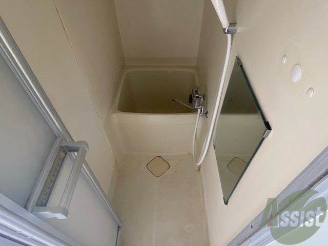 バス・シャワールーム　追い焚き機能が付いていますので、疲れた時はこちらへ。