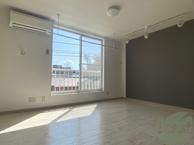 居室・リビング　陽の光が差し込む明るいお部屋は気持がいいですね～