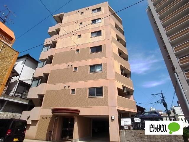 【長崎市上田町のマンションの建物外観】