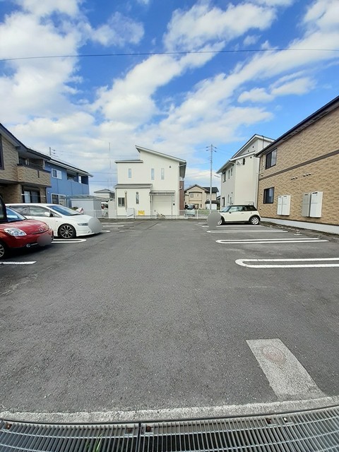 【新居浜市八幡のアパートの駐車場】