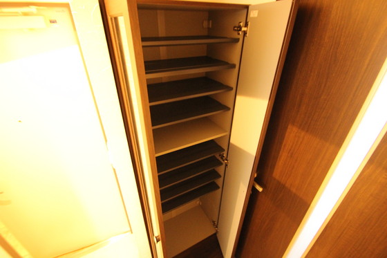 玄関　※別号室の写真です