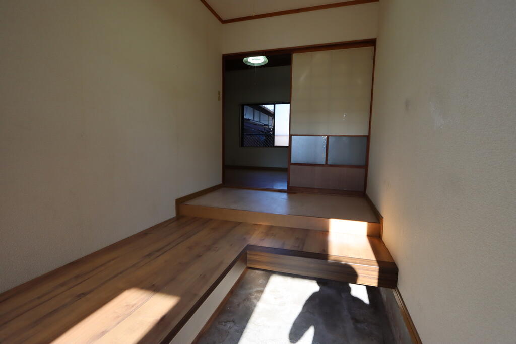 新須賀町2丁目貸家の玄関写真