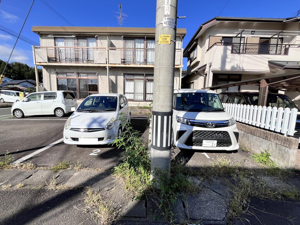 【フォンテーヌの駐車場】