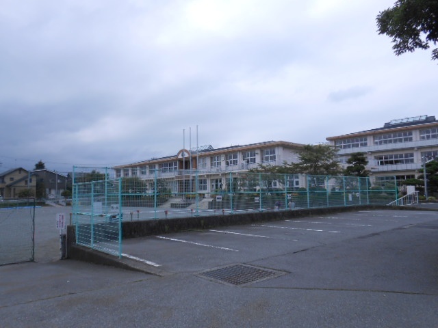 【フォーシーズン大坂の小学校】