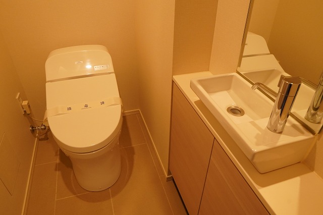 トイレ　トイレ