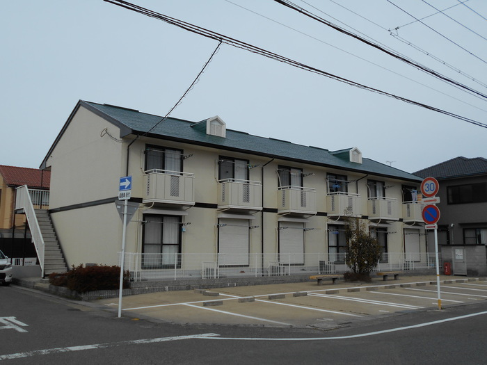 春日井市白山町のアパートの建物外観